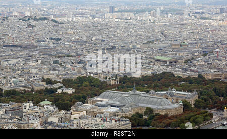 Paris, Frankreich, 21. August 2018: Urban Panorama und dem Großen Palast auch als Grand Palais in französischer Sprache Stockfoto