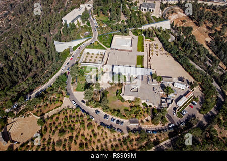 Blick auf das Holocaust Memorial Museum in Jerusalem, Blick von oben auf ein quadcopter. Yad Vashem auf dem Hügel am Stadtrand von Jerusalem. Stockfoto