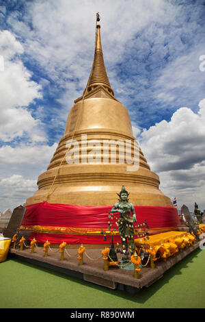 Goldenen Chedi des Wat Saket in Bangkok, Thailand. Stockfoto