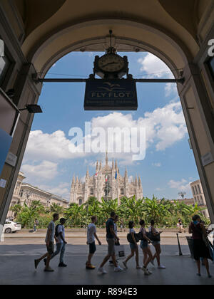 Vertikale Ansicht von der Mailänder Dom in Mailand, Italien. Stockfoto