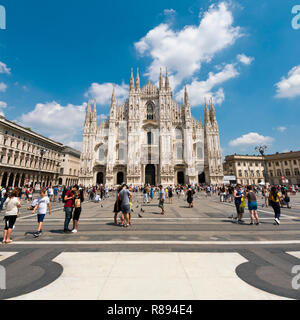 Blick auf den Platz der Mailänder Dom in Mailand, Italien. Stockfoto