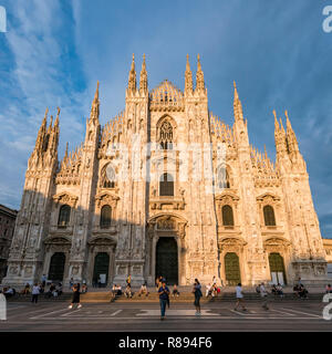 Blick auf den Platz der Mailänder Dom in Mailand, Italien. Stockfoto