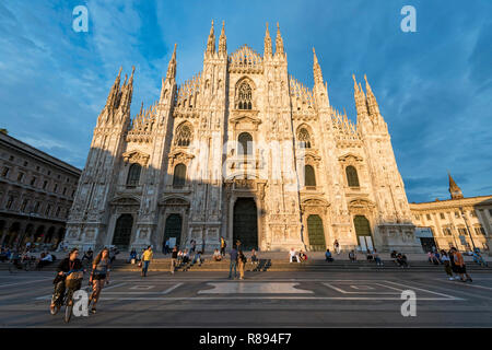 Horizontale Blick auf den Mailänder Dom in Mailand, Italien. Stockfoto