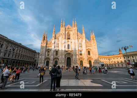 Horizontale Blick auf den Mailänder Dom in Mailand, Italien. Stockfoto