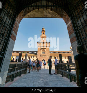 Blick auf den Platz im Inneren Schloss Sforza in Mailand, Italien. Stockfoto