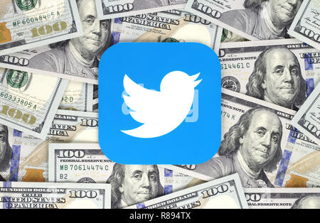 Kiew, Ukraine - September 07, 2018: Twitter Icon auf Papier gedruckt und auf Geld Hintergrund. Twitter ist eine US-amerikanische online News Service Stockfoto