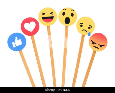 Kiew, Ukraine - September 27, 2018: Facebook wie Knopf 6 einfühlsam Emoji Reaktionen auf Papier gedruckt, geschnitten und auf Holzstäbchen. Stockfoto