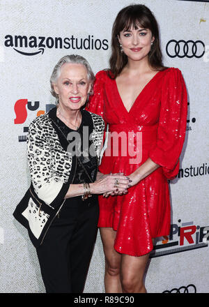 HOLLYWOOD, Los Angeles, CA, USA - 24. Oktober: Tippi Hedren, Dakota Johnson an der Los Angeles Premiere von Amazon's Studio uspiria' am ArcLight Cinerama Dome am 24. Oktober 2018 in Hollywood, Los Angeles, Kalifornien, USA. (Foto von Xavier Collin/Image Press Agency) Stockfoto