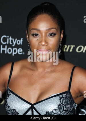 SANTA MONICA, Los Angeles, CA, USA - 11. Oktober: Schauspielerin Tiffany Haddish Tragen eines Tadashi Shoji Kleid kommt in der Stadt der Hoffnung Gala 2018 Barker Hangar am 11. Oktober 2018 in Santa Monica, Los Angeles, Kalifornien, USA. (Foto von Xavier Collin/Image Press Agency) Stockfoto