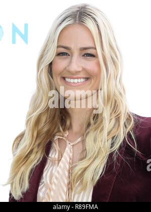 BEVERLY HILLS, LOS ANGELES, CA, USA - OKTOBER 07: Beth Behrs kommt zum jährlichen Brunch 2018 der R8pe Foundation, der das R8pe Treatment Center und das Stuart House im Santa Monica-UCLA Medical Center am 7. Oktober 2018 im Ron Burkle's Green Acres Estate in Beverly Hills, Los Angeles, Kalifornien, USA, unterstützt. (Foto: Xavier Collin/Image Press Agency) Stockfoto