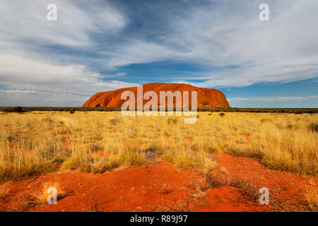 Die herrlichen und berühmten Uluru im roten Zentrum Australiens. Stockfoto