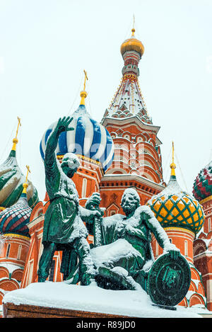 Nahaufnahme der Basilius-Kathedrale auf dem Roten Platz in Moskau, Russland Stockfoto