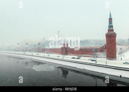 Blick auf den Kreml an einem Wintertag im Schnee, Russland Moskau Stockfoto