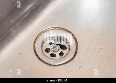 Dirty Edelstahl Waschbecken in der Küche closeup Stockfoto