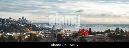 Herrlichem Panoramablick auf Puget Sound und Stadt am Wasser aus der Wohngemeinschaft Stockfoto