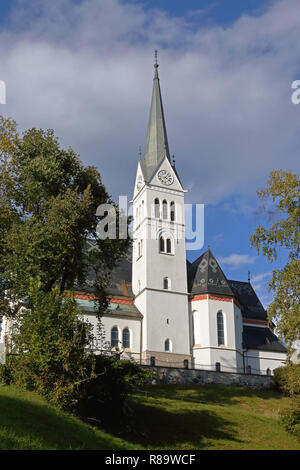 BLED, Slowenien - 12. Oktober: St. Martin Kirche Bled am 12. Oktober 2014. Neo-gotischen Pfarrkirche St. Martin an der See Bled in Slowenien. Stockfoto