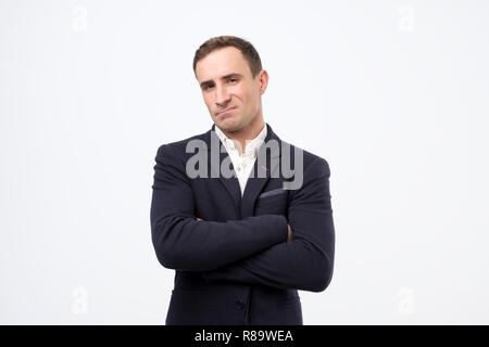 Porträt einer attraktiven Reifen italienische Mann, neutral Ernst. Stockfoto