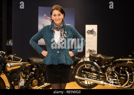 Bonhams hosts Eröffnungs "Frauen im Motorsport" Podiumsdiskussion mit Amy Ufer, (dargestellt) Elspeth Bart, Amelia Lewis und Jamie Chadwick, London UK Stockfoto