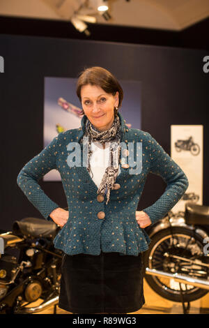 Bonhams hosts Eröffnungs "Frauen im Motorsport" Podiumsdiskussion mit Amy Ufer, (dargestellt) Elspeth Bart, Amelia Lewis und Jamie Chadwick, London UK Stockfoto