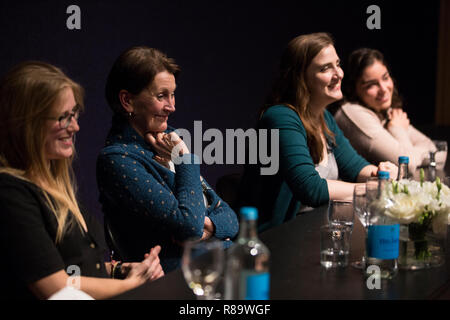 Bonhams hosts Eröffnungs "Frauen im Motorsport" Podiumsdiskussion mit Amy Ufer, Elspeth Bart, Amelia Lewis und Jamie Chadwick, Bonhams, Bond Street, UK Stockfoto