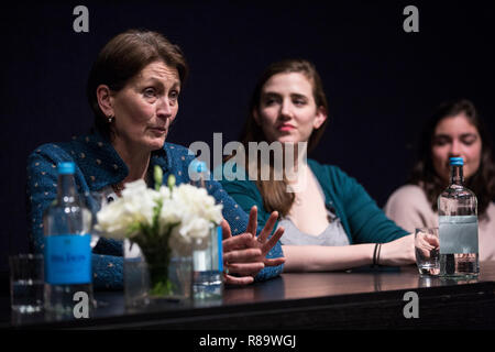 Bonhams hosts Eröffnungs "Frauen im Motorsport" Podiumsdiskussion mit Amy Ufer, Elspeth Bart, Amelia Lewis und Jamie Chadwick, Bonhams, Bond Street, UK Stockfoto