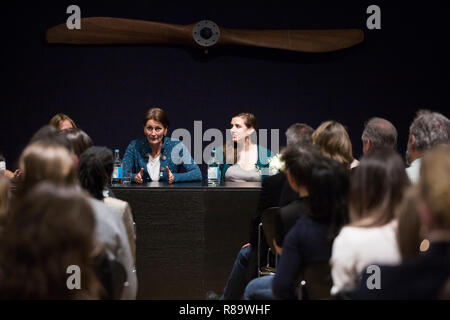 Bonhams hosts Eröffnungs "Frauen im Motorsport" Podiumsdiskussion mit Amy Ufer, Elspeth Bart, Amelia Lewis und Jamie Chadwick, Bonhams, Bond Street, UK Stockfoto