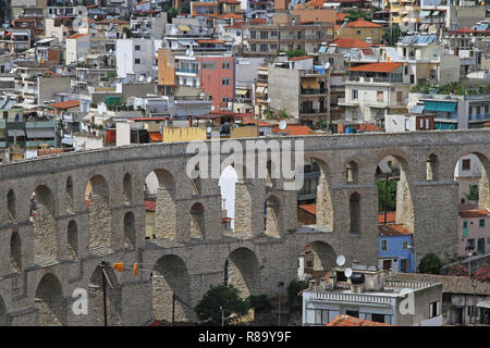 Alte byzantinische Aquädukt Struktur in Kavala Griechenland Stockfoto