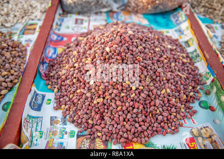 Stapel von Muttern, Larache, Marokko Stockfoto