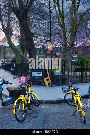 Gelben Ofo Fahrrad teilen Fahrräder, Hoxton Square, Hoxton, London, England Stockfoto