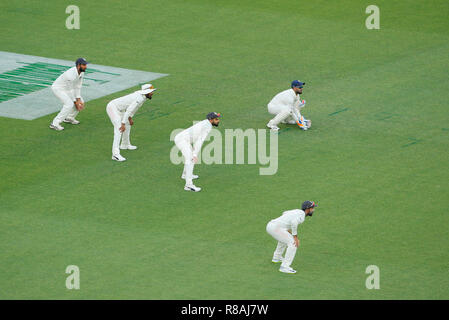 Optus Stadion, Perth, Australien. 14 Dez, 2018. Internationalen Test Series Cricket, Australien im Vergleich zu Indien, zweiter Test, Tag 1; Die Indischen rutscht corden wartet auf eine Kante der Credit: Aktion plus Sport/Alamy leben Nachrichten Stockfoto