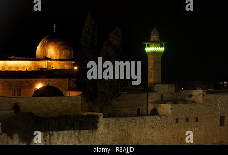Jerusalem, Israel. 31 Okt, 2018. Nächtliche Ansicht der Al-Aksa-Moschee in Jerusalem. Die drittwichtigste Pilgerstätte des Islam auf dem Tempelberg in der Altstadt hinter der westlichen Wand entfernt. (31. Oktober 2018) | Verwendung der weltweiten Kredit: dpa/Alamy leben Nachrichten Stockfoto