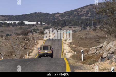 Golan, Israel. 28 Okt, 2018. Die weniger frequentierten Straßen auf den Golanhöhen sind gut entwickelt. Die dünn besiedelten Hochebene, die von Israel im Sechs-Tage-Krieg 1967 besetzt und 1981 annektiert, gehört zu Syrien im Rahmen des internationalen Rechts. (28. Oktober 2018) | Verwendung der weltweiten Kredit: dpa/Alamy leben Nachrichten Stockfoto