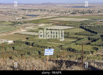 Berg Bental, Israel. 28 Okt, 2018. Hinweisschild am Berg Bental nur für die Grenze zwischen Syrien und Israel auf den Golanhöhen. Die kuneitra Grenzübergang (quneitra) war Mitte Oktober 2018 wiedereröffnet. (28. Oktober 2018) | Verwendung der weltweiten Kredit: dpa/Alamy leben Nachrichten Stockfoto