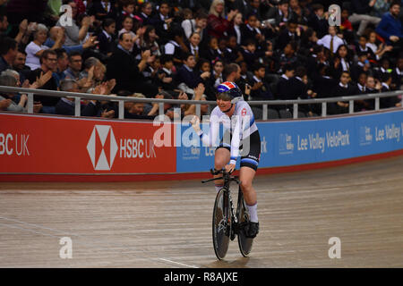 London, Großbritannien. 14. Dezember, 2018. ARCHIBALD Katie, BARKER Elinor, Dickinson Eleanor und KENNY Laura (GBR) in Frauen Team Pursuit Qualifizieren während Tissot UCI Track Cycling World Cup IV bei Lee Valley VeloPark am Freitag, den 14. Dezember 2018. LONDON ENGLAND. (Nur redaktionelle Nutzung, eine Lizenz für die gewerbliche Nutzung erforderlich. Keine Verwendung in Wetten, Spiele oder einer einzelnen Verein/Liga/player Publikationen.) Credit: Taka Wu/Alamy leben Nachrichten Stockfoto