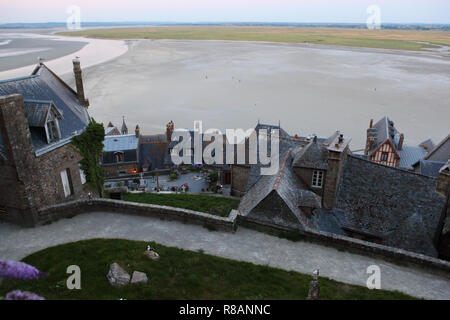 Mont Saint Michel, Frankreich. 26. Juli, 2018. Blick auf das Watt vor dem Mont Saint Michel. | Verwendung der weltweiten Kredit: dpa/Alamy leben Nachrichten Stockfoto