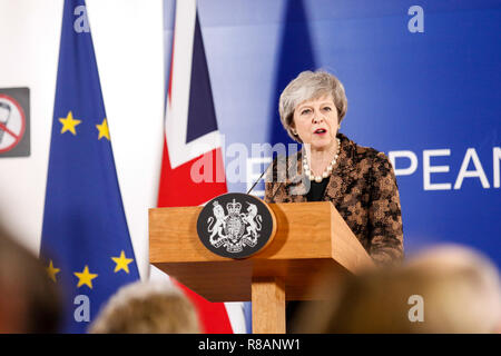 Brüssel, Belgien. 14. Dez 2018. Der britische Premierminister, Theresa May spricht während des Europäischen Rates in Brüssel, Belgien, am 14. Dezember 2018 zu drücken. Quelle: Michal Busko/Alamy leben Nachrichten Stockfoto