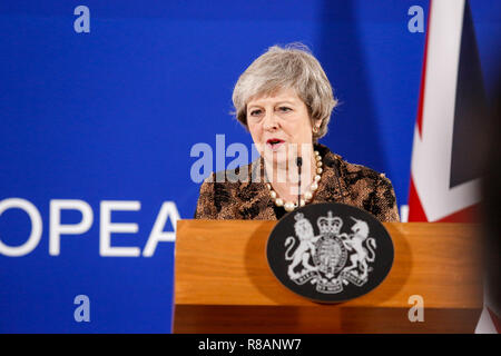 Brüssel, Belgien. 14. Dez 2018. Der britische Premierminister, Theresa May spricht während des Europäischen Rates in Brüssel, Belgien, am 14. Dezember 2018 zu drücken. Quelle: Michal Busko/Alamy leben Nachrichten Stockfoto