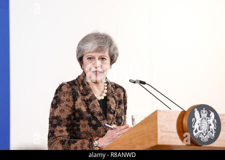 Brüssel, Belgien. 14. Dez 2018. Der britische Premierminister, Theresa May spricht während des Europäischen Rates in Brüssel, Belgien, am 14. Dezember 2018 zu drücken. Quelle: Michal Busko/Alamy leben Nachrichten Stockfoto