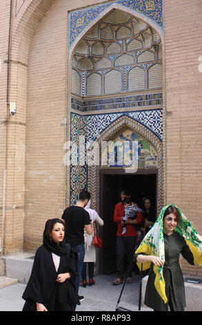 Isfahan, Iran. 26 Okt, 2018. Iran - Isfahan (Esfahan), Hauptstadt der Provinz mit dem gleichen Namen. Eingang der Armenischen Apostolischen Vank Kathedrale im Stadtteil Djolfa (dschulfa), auch als die "heiligen Erlöser Kathedrale" und die "Kirche der Heiligen Schwestern" bekannt. Am 26.10. 2018. Credit: Rolf Zimmermann | Verwendung weltweit/dpa/Alamy leben Nachrichten Stockfoto