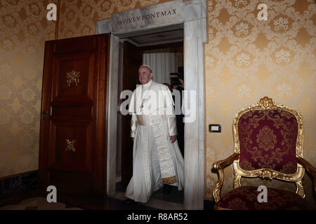 Vatikanstadt. 14 Dez, 2018. Papst Franziskus trifft Präsident der Slowakischen Republik, die in der privaten Bibliothek im Vatikan Credit: Evandro Inetti/ZUMA Draht/Alamy leben Nachrichten Stockfoto