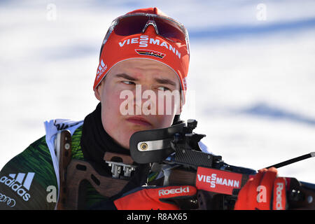 Philipp HORN (GER), am Schießstand, Aktion, single Bild, Single Cut Motiv, Porträt, Porträt, Porträt. 10 km Sprint der Männer, Männer, IBU Biathlon Weltcup 2018 am 14.12.2018 in Hochfilzen/Pillersse, Saison 2018/19. | Verwendung weltweit Stockfoto