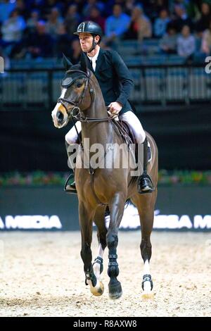 Prag, Tschechische Republik. 15. Dezember, 2018. Sieger. Scott Brash reiten Hallo Shelby. GBR. GCL individuelle Klasse. Springen. Prag Endspiele. 14/12/2018. Credit: Sport in Bildern/Alamy leben Nachrichten Stockfoto