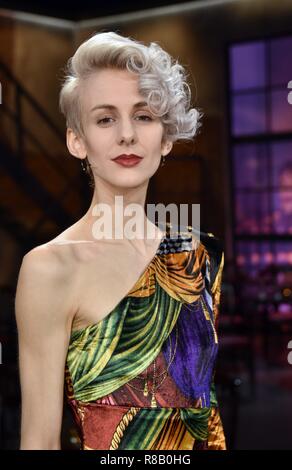 14. Dezember 2018, Köln: Die Österreichische Poetry Slammer und Kabarettistin Lisa Eckhart (eigentlich Lisa Lasselsberger) ist ein Gast auf der WDR-Talkshow "Kölner Treff. Foto: Horst Galuschka/dpa Stockfoto