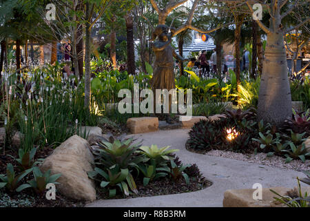 Ein öffentlicher Garten in West Village, West End, Brisbane, Queensland, Australien Stockfoto