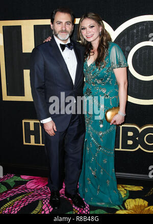 WEST HOLLYWOOD, Los Angeles, CA, USA - 17. SEPTEMBER: Michael Stuhlbarg, Mai-Linh Lofgren an der HBO Emmy Awards nach Partei 2018 Im Plaza im Pacific Design Center am 17. September 2018 in West Hollywood, Los Angeles, Kalifornien, Vereinigte Staaten. (Foto von Xavier Collin/Image Press Agency) Stockfoto