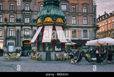 Alte Kiosk, Café und Terrasse, Kongens Nytorv Kopenhagen Dänemark Skandinavien Stockfoto