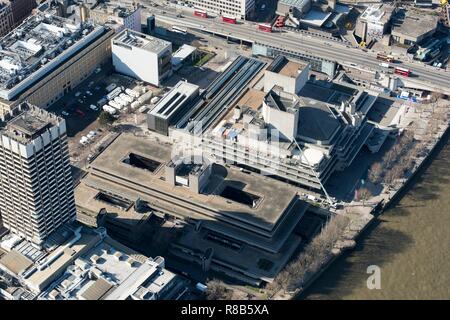 IBM Gebäude und Royal National Theatre, South Bank, Lambeth, London, 2018. Schöpfer: Historisches England Fotograf. Stockfoto