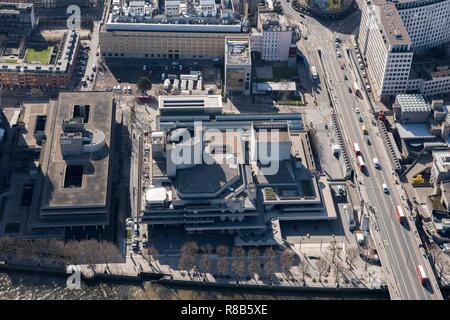 Royal National Theatre und IBM Building, South Bank, Lambeth, London, 2018. Schöpfer: Historisches England Fotograf. Stockfoto