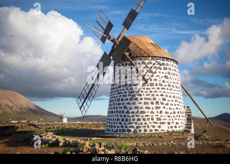 Charakteristische Mühle von Fuerteventura, Kanarische Inseln Stockfoto