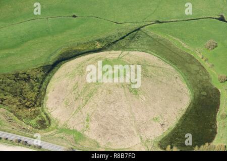 Silbury Hill, in der Nähe von Avebury, Wiltshire, 2018. Schöpfer: Historisches England Fotograf. Stockfoto